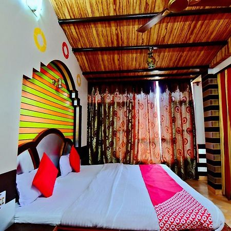 ماندي Oyo 26909 Hotel Paras المظهر الخارجي الصورة