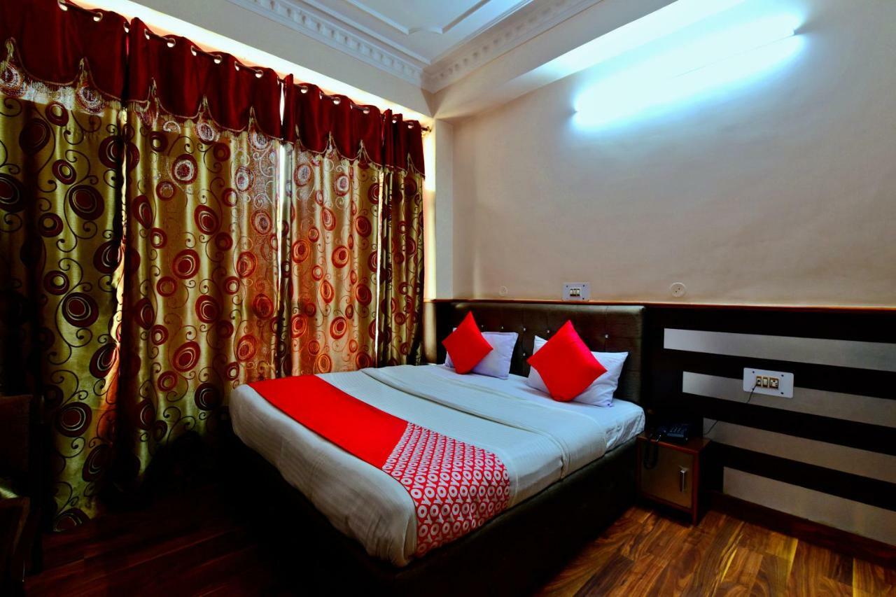 ماندي Oyo 26909 Hotel Paras المظهر الخارجي الصورة