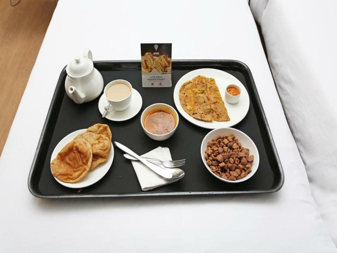ماندي Oyo 26909 Hotel Paras المظهر الخارجي الصورة