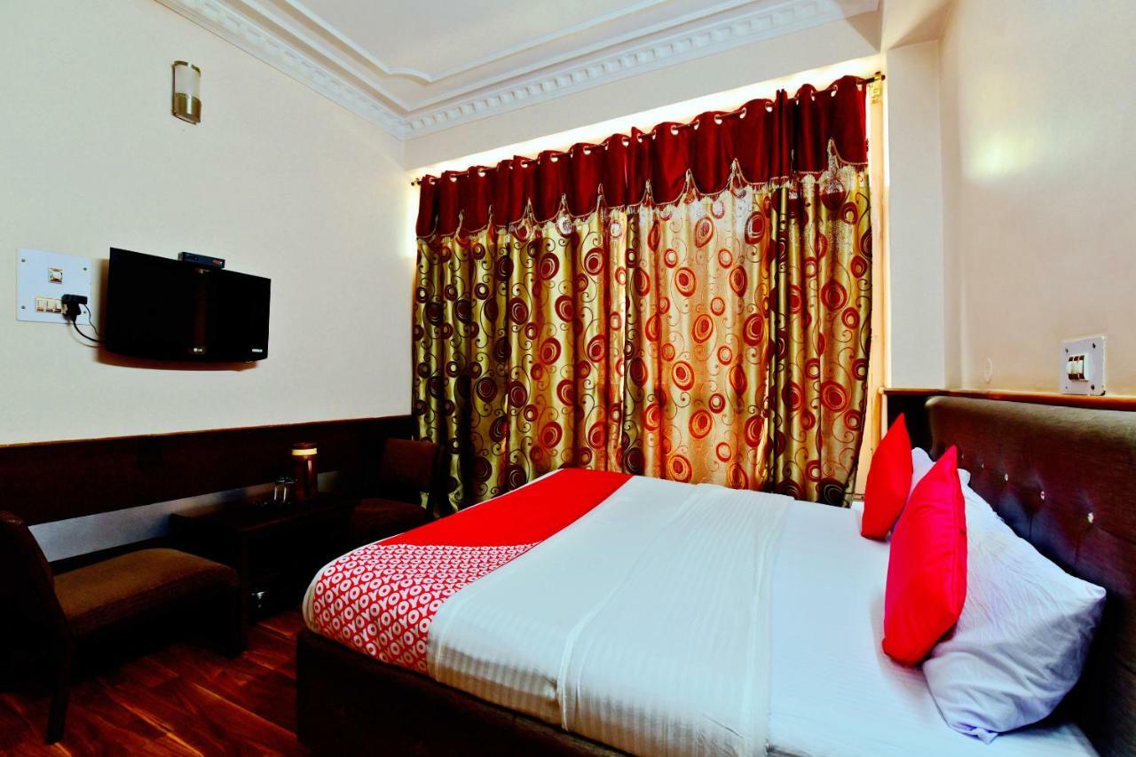 ماندي Oyo 26909 Hotel Paras المظهر الخارجي الصورة