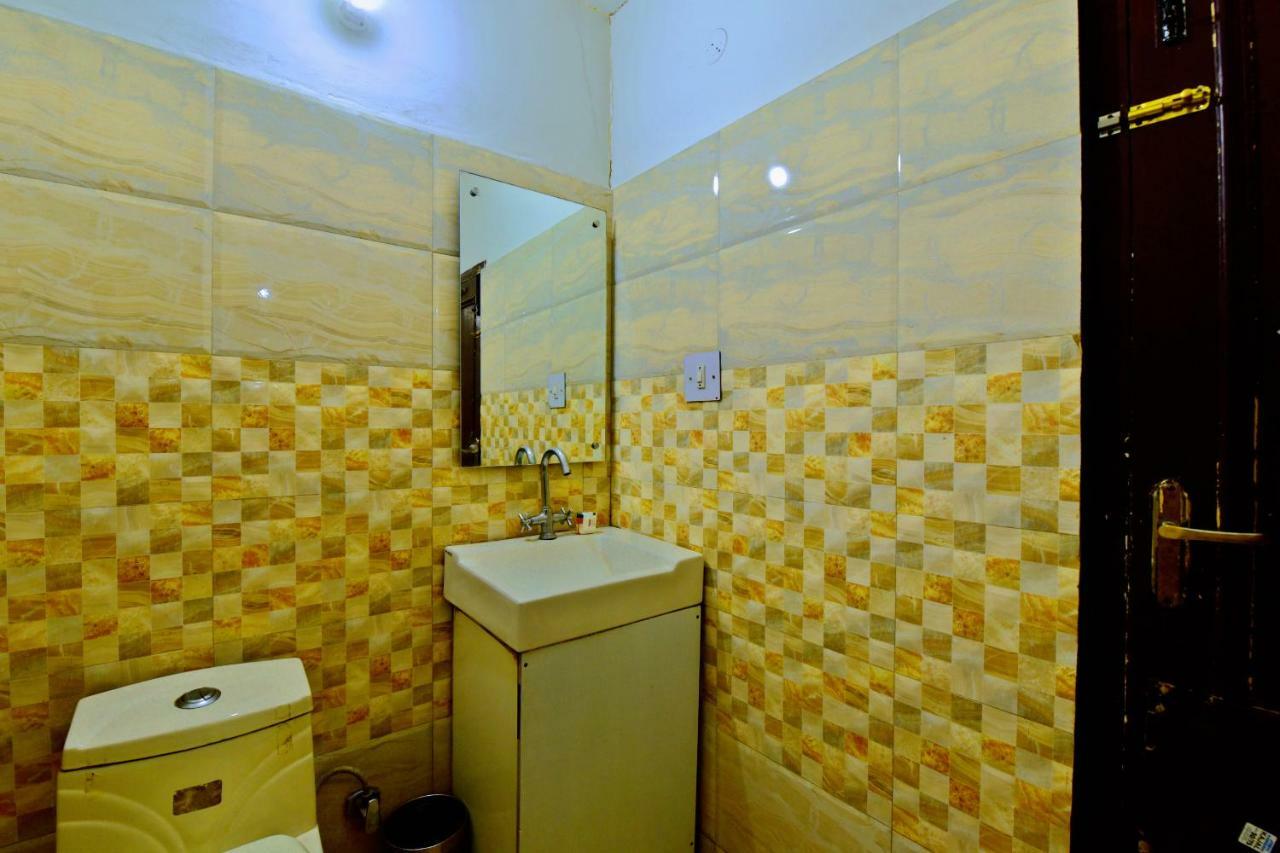 ماندي Oyo 26909 Hotel Paras المظهر الخارجي الصورة
