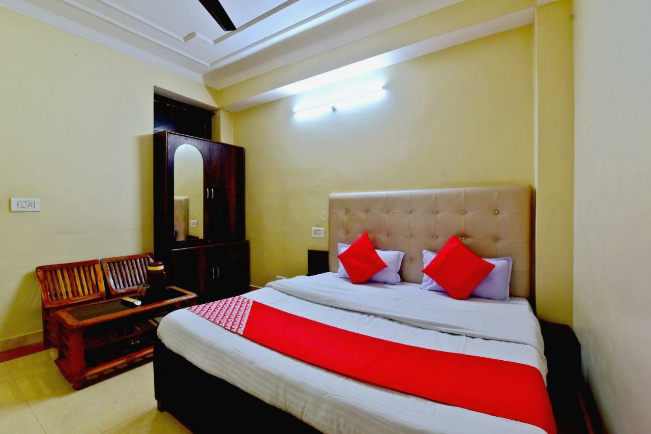 ماندي Oyo 26909 Hotel Paras المظهر الخارجي الصورة