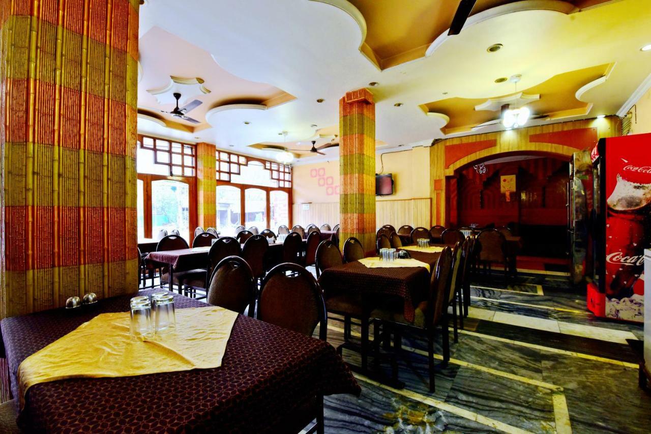 ماندي Oyo 26909 Hotel Paras المظهر الخارجي الصورة