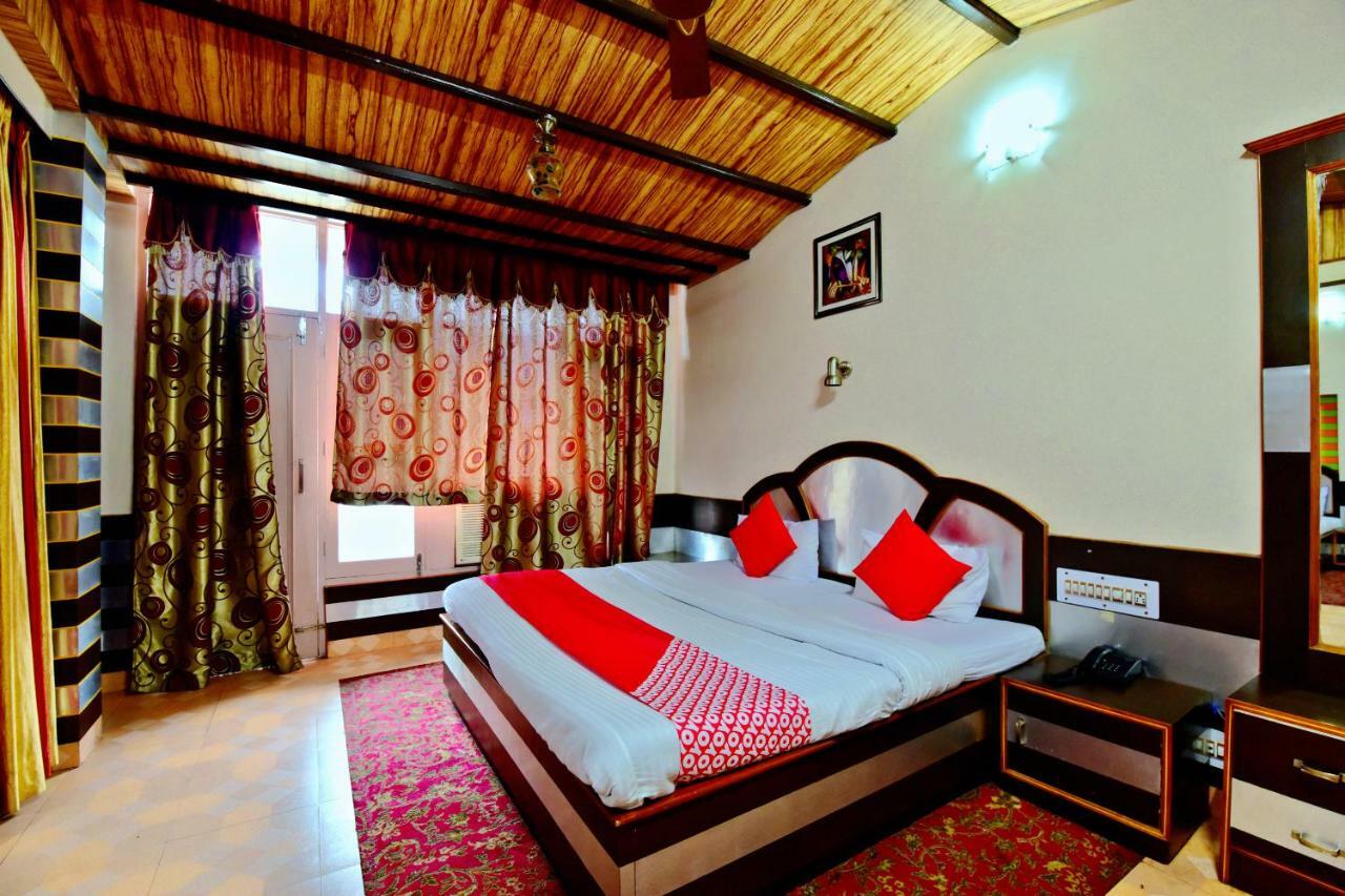 ماندي Oyo 26909 Hotel Paras المظهر الخارجي الصورة
