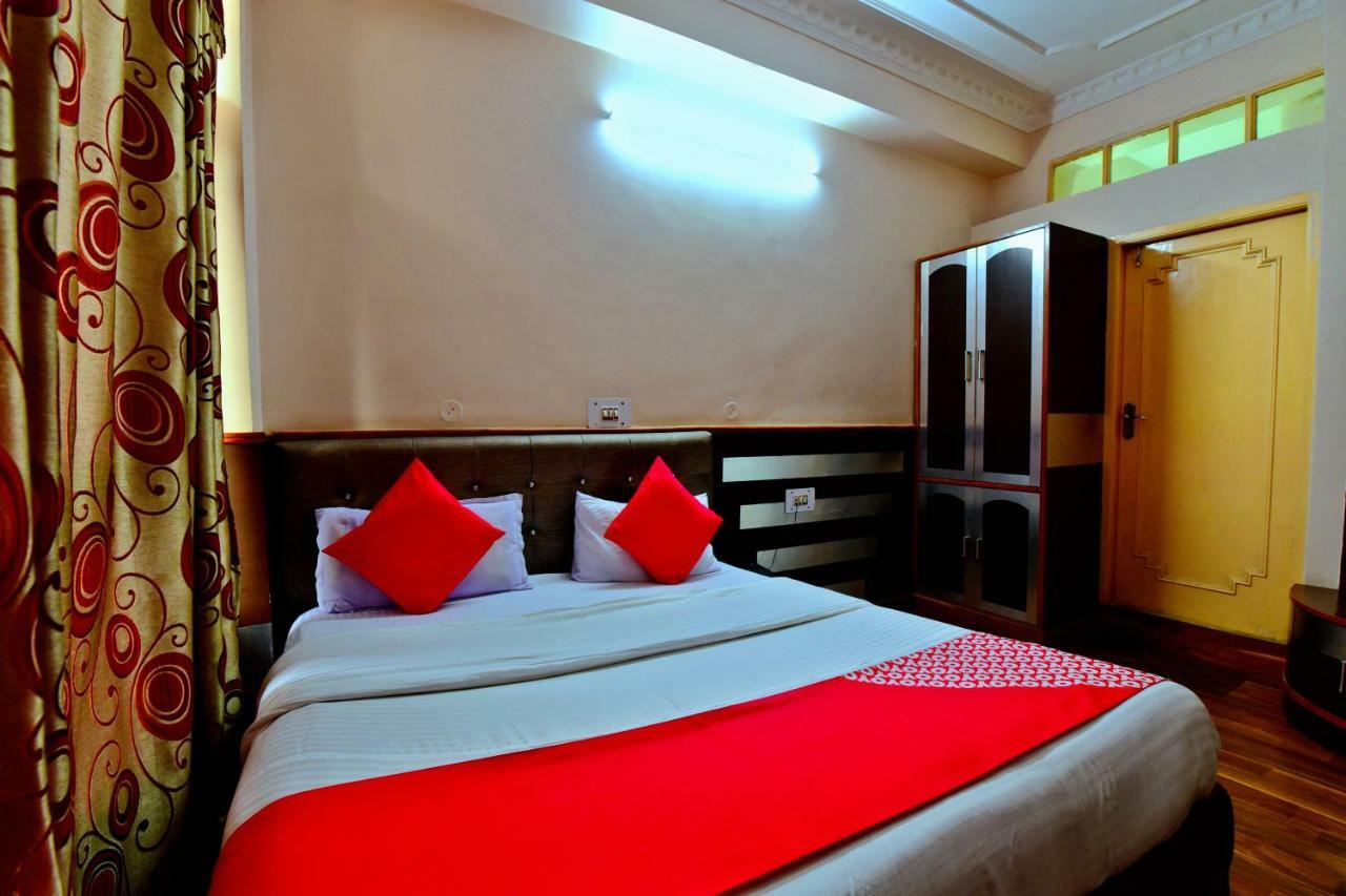 ماندي Oyo 26909 Hotel Paras المظهر الخارجي الصورة