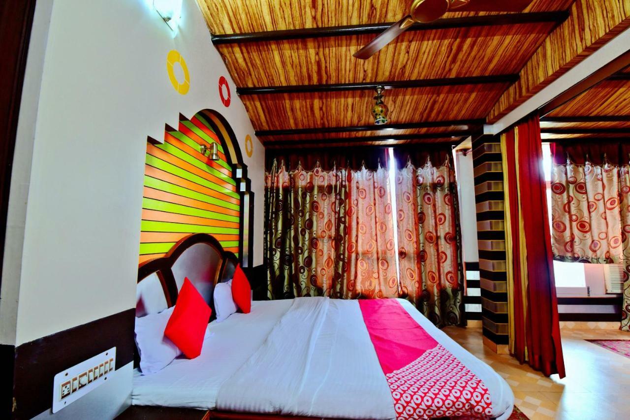 ماندي Oyo 26909 Hotel Paras المظهر الخارجي الصورة