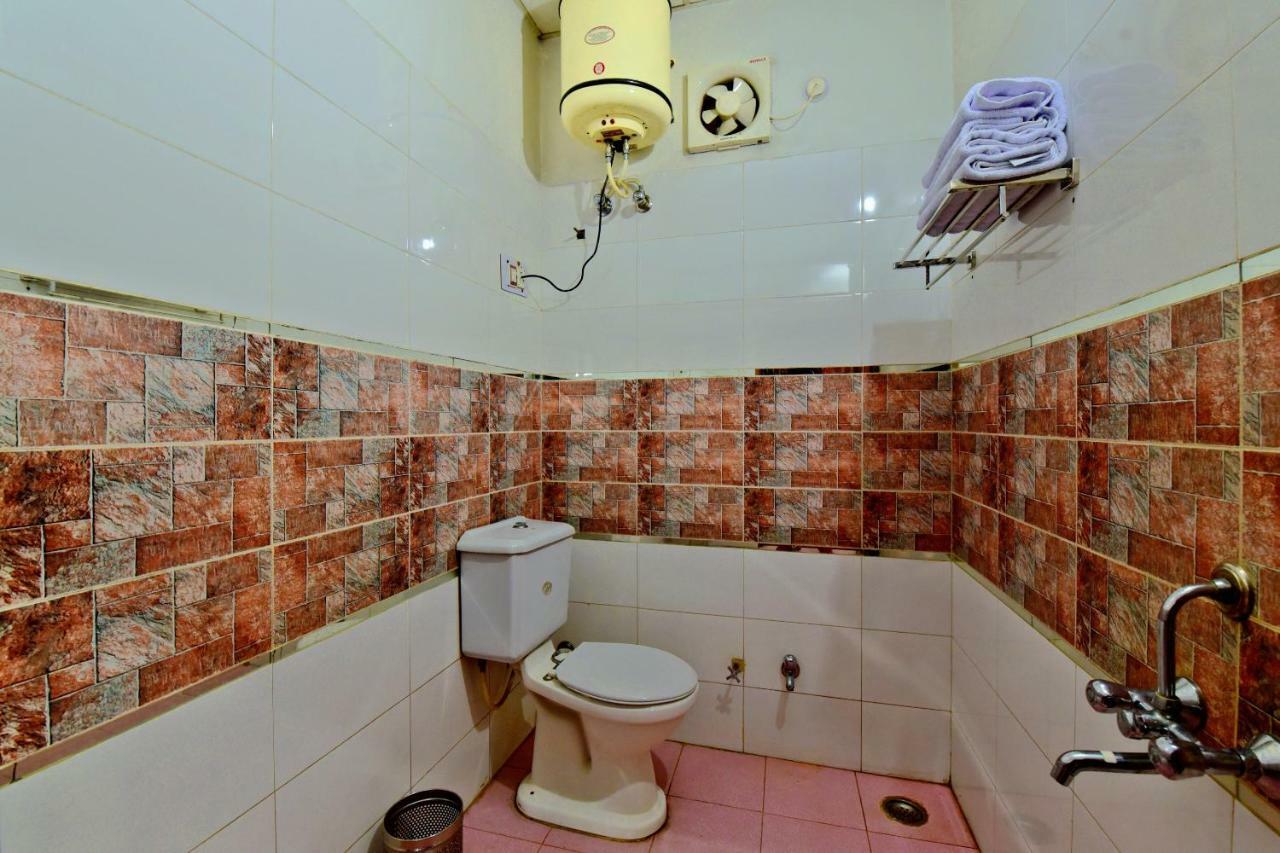 ماندي Oyo 26909 Hotel Paras المظهر الخارجي الصورة