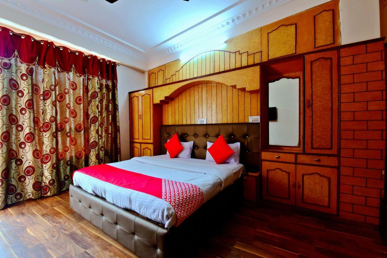 ماندي Oyo 26909 Hotel Paras المظهر الخارجي الصورة