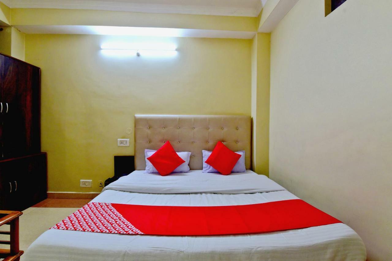 ماندي Oyo 26909 Hotel Paras المظهر الخارجي الصورة